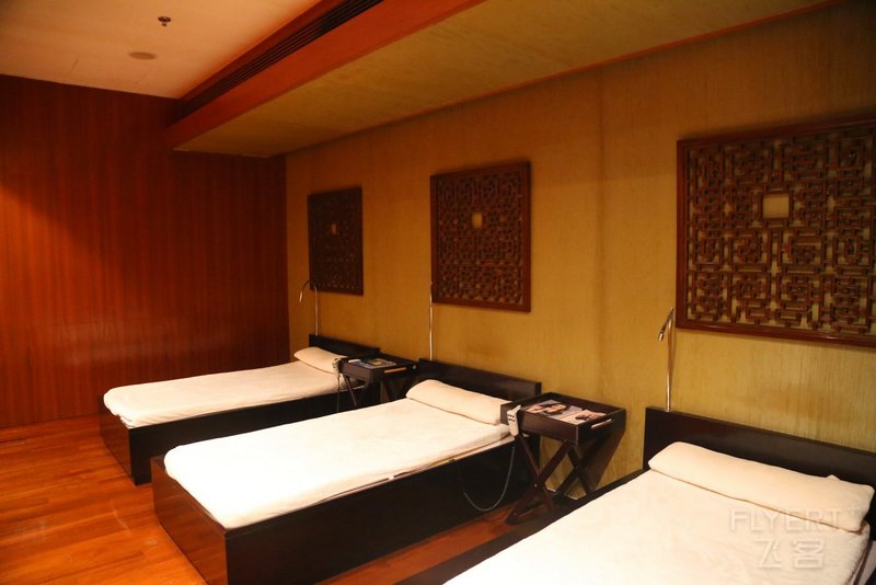 Beijing--The Ritz Carlton Beijing Financial Street Fitness Center Changing Room (7).JPG