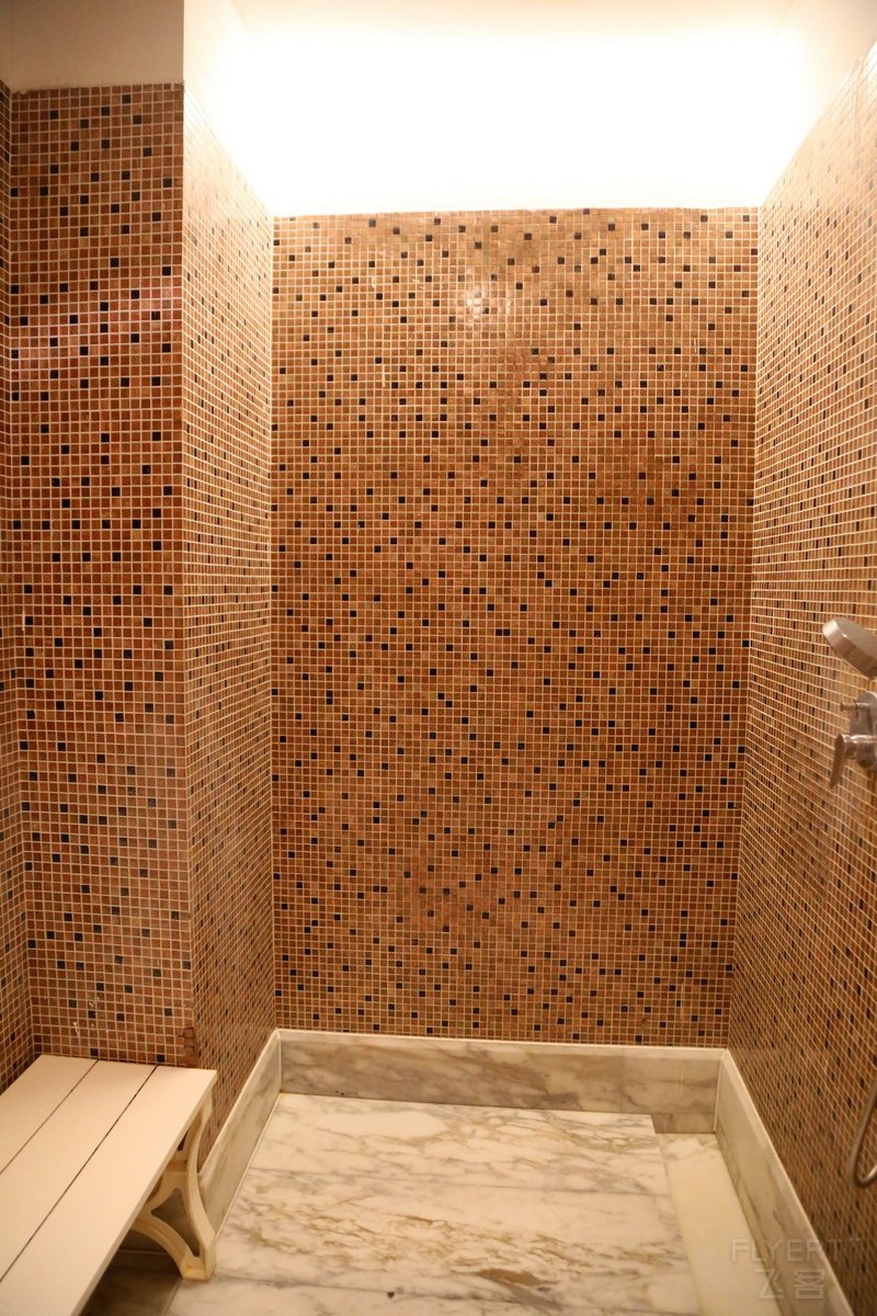 Beijing--The Ritz Carlton Beijing Financial Street Fitness Center Changing Room (9).JPG