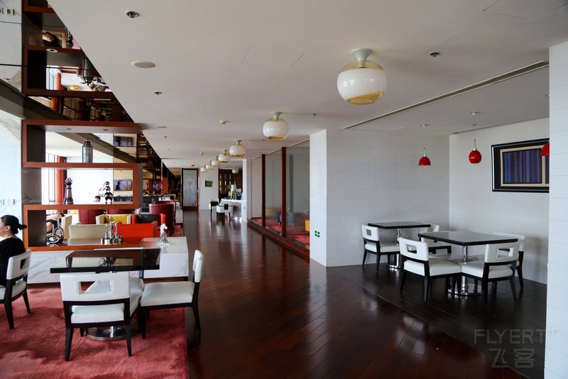 Beijing--Renaissance Beijing Capital Hotel Club Lounge (2).JPG