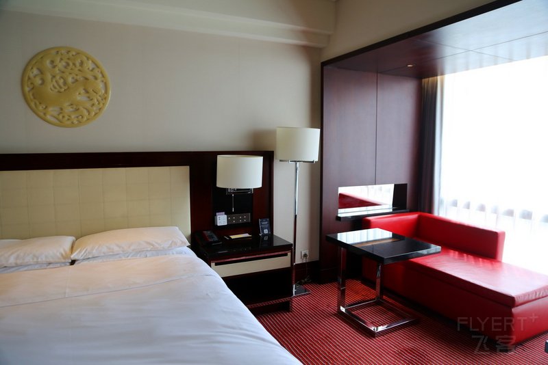 Beijing--Renaissance Beijing Capital Hotel Room (2).JPG
