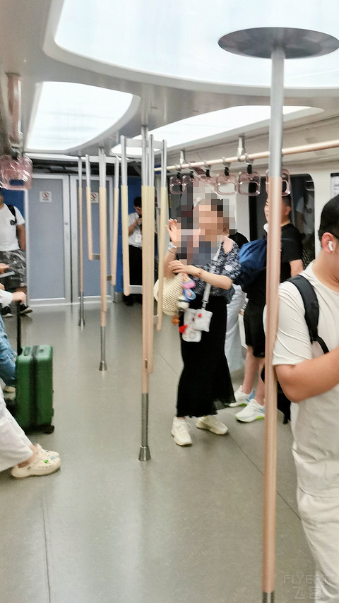 一碗阳春面安抚饥肠辘辘的胃唤醒归家的心-浦东机场T1 120休息室