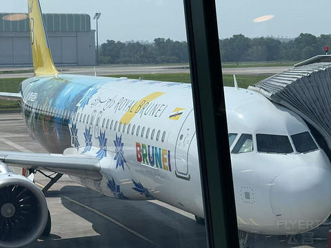 文莱皇家航空经济舱飞行体验