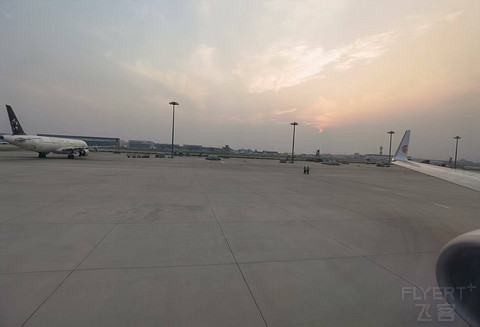 国航CA1641北京—哈尔滨 B737-800公务舱体验
