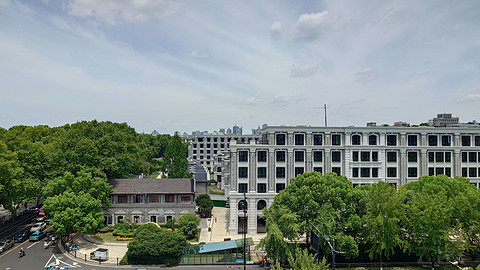 杭州索菲特西湖大酒店的确是很有年代感了，不过位置还是很方便的