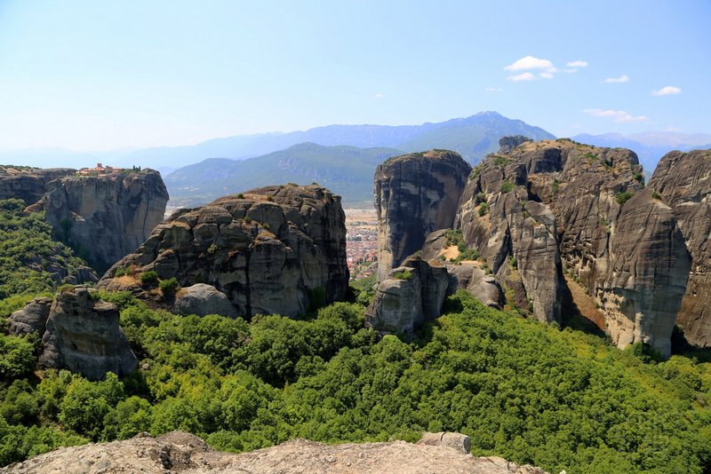 Kalambaka--Main Observation Deck of Meteora (6).JPG