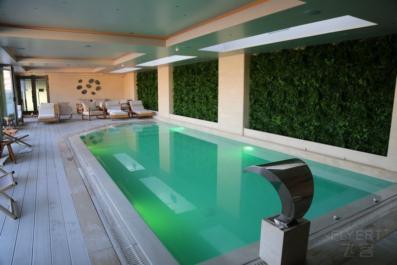Thessaloniki--Holiday Inn Thessaloniki Rooftop Pool (2).JPG