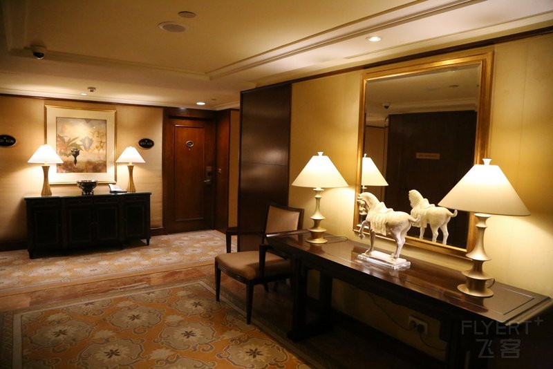 Hong Kong--Conrad Hong Kong Lobby (10).JPG
