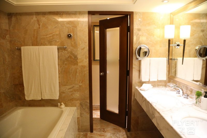 Hong Kong--Conrad Hong Kong Suite (3).JPG