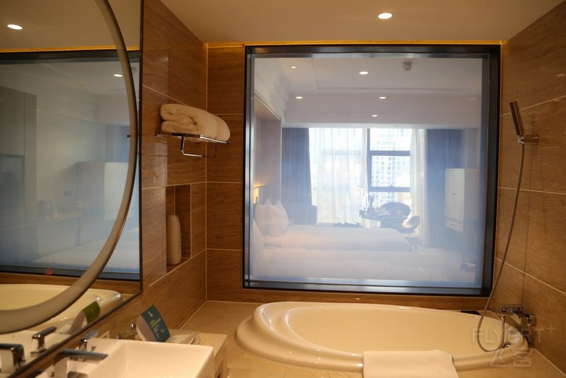 霞浦--Holiday Inn Ningde Dijing Room Bathroom.JPG