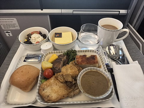 国航、新加坡航空和全日空航空公务对比