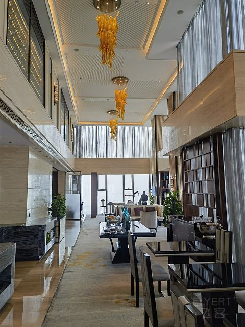 老城红顶，新湾霓虹｜青岛威斯汀酒店 | 单卧室精致套房入住体验