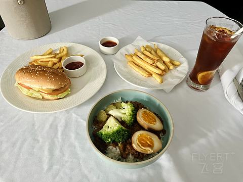 珠海万豪系新店打卡 珠海万怡酒店 拐角豪华大床房
