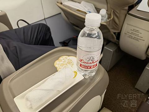 飞机上看天池｜东航MU2180延吉-烟台 A320公务舱体验