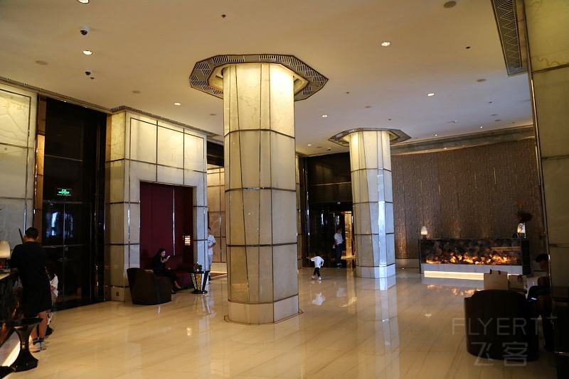 The Ritz Carlton Shanghai Pudong Lobby (2).JPG