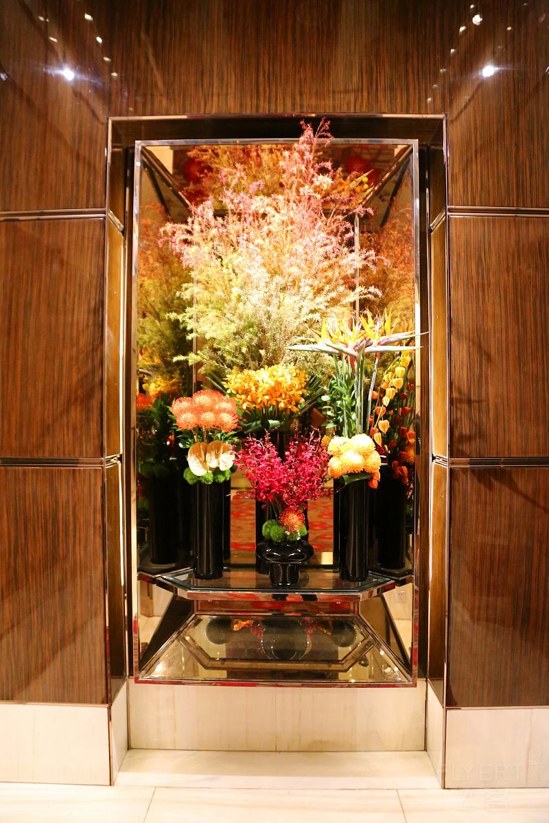 The Ritz Carlton Shanghai Pudong Lobby (1).JPG