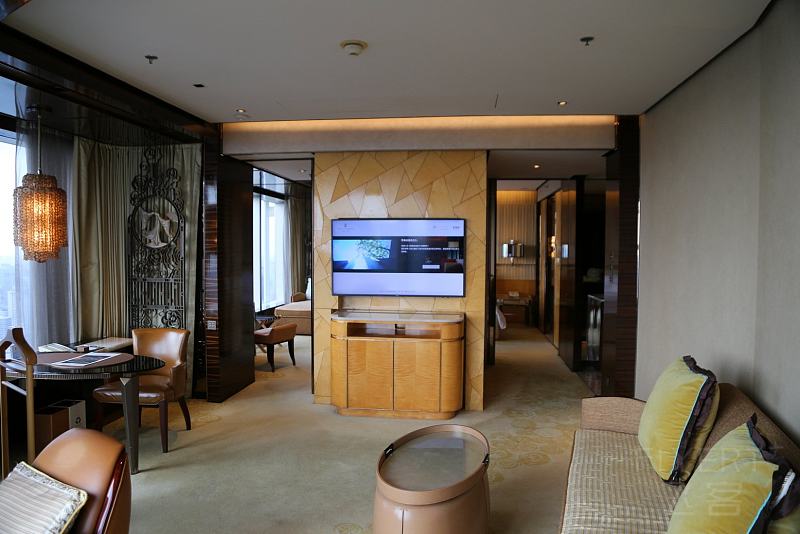 The Ritz Carlton Shanghai Pudong Suite (5).JPG