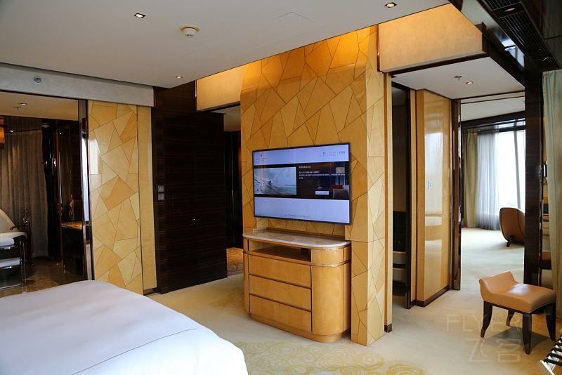 The Ritz Carlton Shanghai Pudong Suite (2).JPG