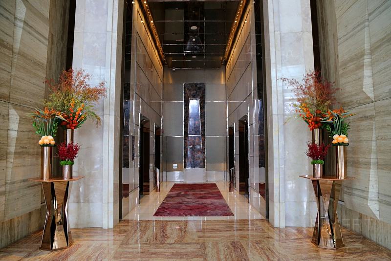 The Ritz Carlton Shanghai Pudong Lobby at Arrival Floor (5).JPG