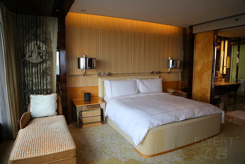 The Ritz Carlton Shanghai Pudong Suite (1).JPG